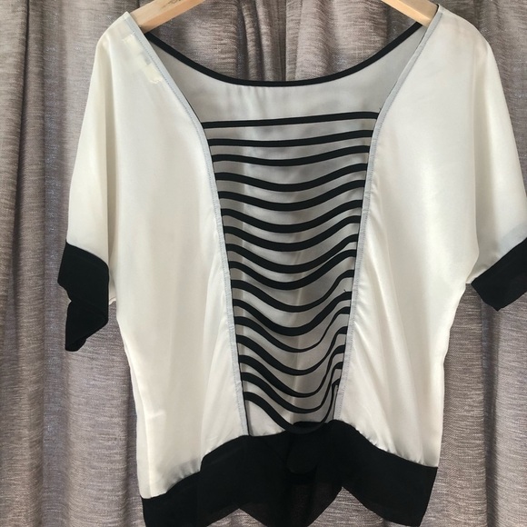 Ya Los Angeles White and Black Open Back Top - Picture 4 of 8